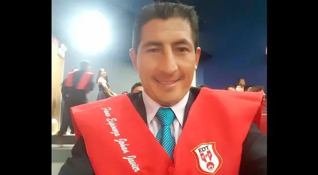 Johan Fano tras graduarse de director técnico.