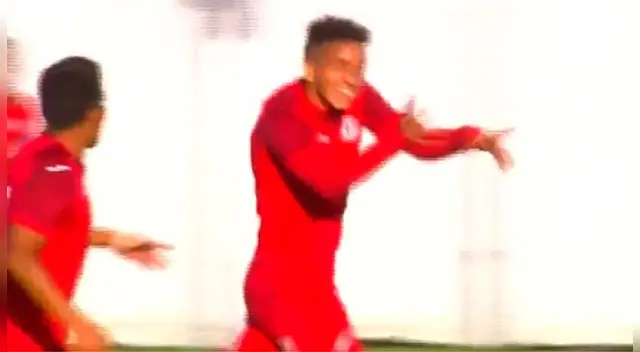 Jean Pierre Archimbaud celebra su golazo a Comerciantes Unidos.