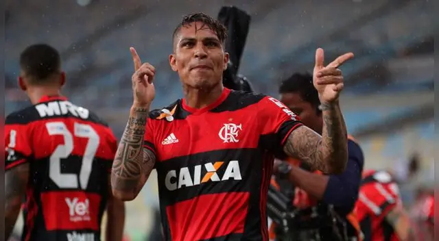 Paolo Guerrero celebra uno de sus goles al Botafogo.