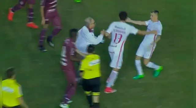 Andrés D'Alessandro tuvo una candente pelea con el Internacional de Porto Alegre.