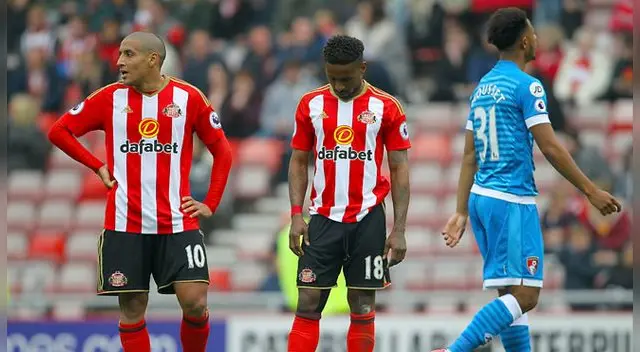 Khazri y Defoe se lamentan el descenso del Sunderland.