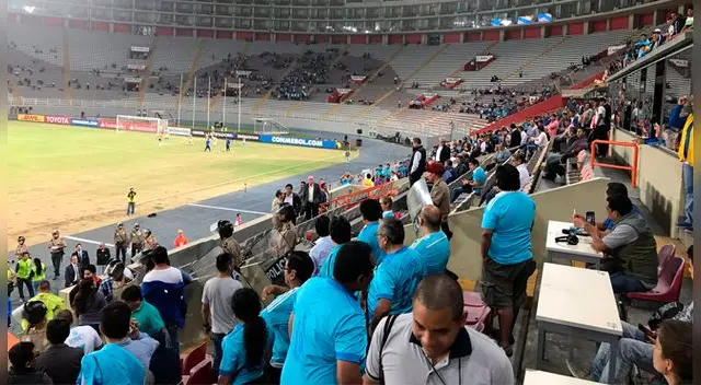 En el Sporting Cristal vs. Independiente Santa Fe, hinchas se molestaron con dirigentes del club peruano. En el Sporting Cristal vs. Independiente Santa Fe, hinchas se molestaron con dirigentes del club peruano.