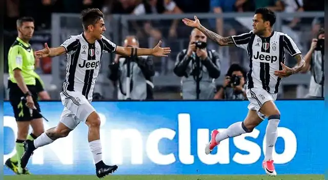 Dani Alves marcó el 1-0 momentáneo en el minuto 12 ante la Lazio.