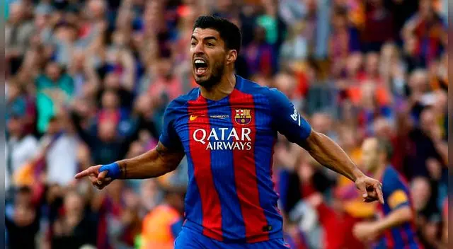 Luis Suárez reclamándole al juez del partido. Foto: AP Luis Suárez reclamándole al juez del partido. Foto: AP
