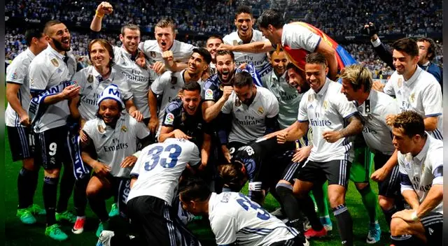 Futbolistas del Real Madrid celebrando el título 33 de la liga española. Fuente: AP Futbolistas del Real Madrid celebrando el título 33 de la liga española. Fuente: AP