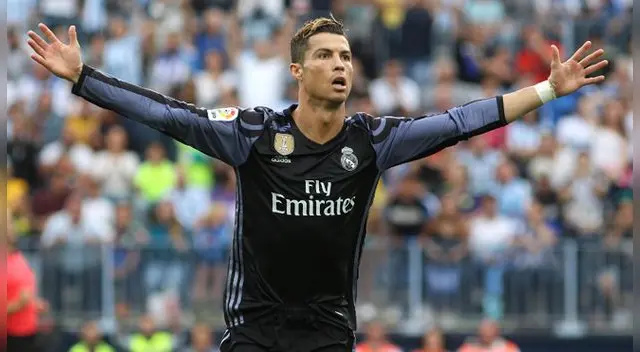 Cristiano Ronaldo festejó con la hinchas del Real Madrid su primera anotación. Fuente: EFE Cristiano Ronaldo festejó con la hinchas del Real Madrid su primera anotación. Fuente: EFE