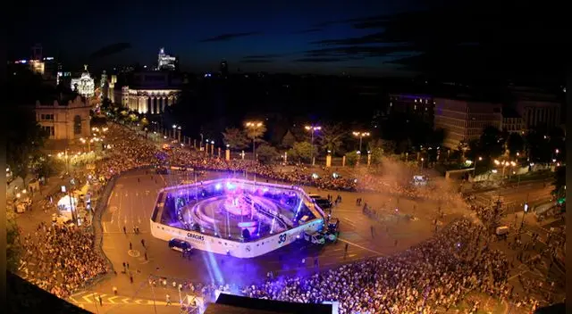 La gente va llegando a la Plaza de Cibeles para celebrar el título 33 de La Liga. Fuente: EFE La gente va llegando a la Plaza de Cibeles para celebrar el título 33 de La Liga. Fuente: EFE