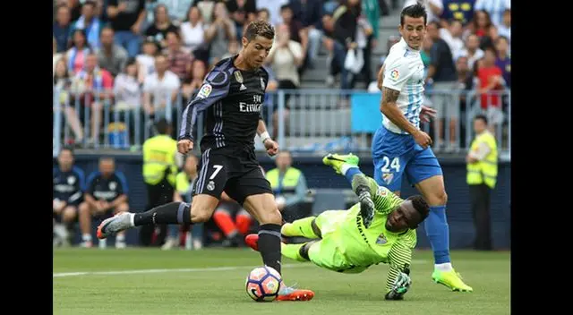 Cristiano Ronaldo se llevó a Kameni y anotó el primer gol del partido. Fuente: EFE Cristiano Ronaldo se llevó a Kameni y anotó el primer gol del partido. Fuente: EFE