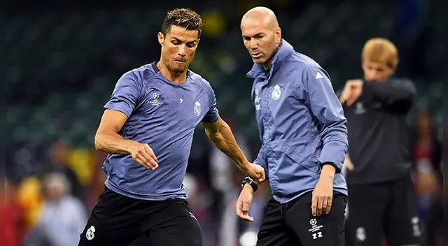 Cristiano Ronaldo y Zinedine Zidane durante un entrenamiento del Real Madrid en Cardiff. Cristiano Ronaldo y Zinedine Zidane durante un entrenamiento del Real Madrid en Cardiff.