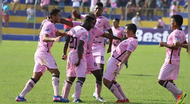 Los jugadores de Sport Boys celebra un gol en la Segunda División. Los jugadores de Sport Boys celebra un gol en la Segunda División.
