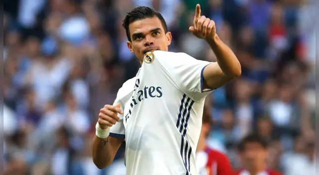 Pepe criticó a la directiva del Real Madrid y atacó verbalmente a Zinedine Zidane. Pepe criticó a la directiva del Real Madrid y atacó verbalmente a Zinedine Zidane.