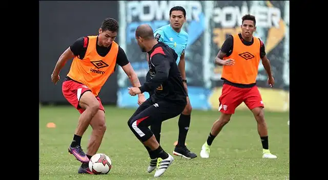 Alexander Succar encara a Alberto Rodríguez.
