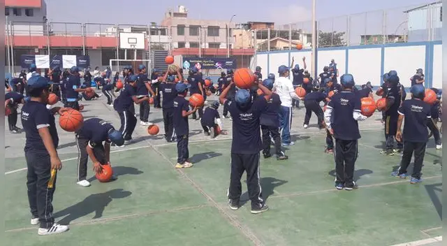 Fundación Telefónica llevó técnica de glorias del deporte peruano a niños de Tacna. Fundación Telefónica llevó técnica de glorias del deporte peruano a niños de Tacna.