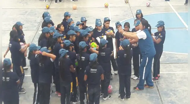 Fundación Telefónica llevó técnica de glorias del deporte peruano a niños de Tacna. Fundación Telefónica llevó técnica de glorias del deporte peruano a niños de Tacna.