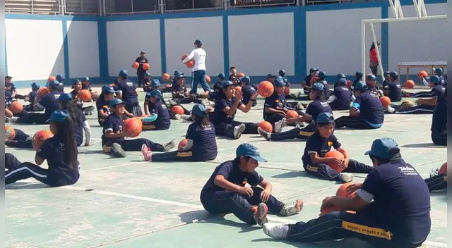 Fundación Telefónica llevó técnica de glorias del deporte peruano a niños de Tacna. Fundación Telefónica llevó técnica de glorias del deporte peruano a niños de Tacna.
