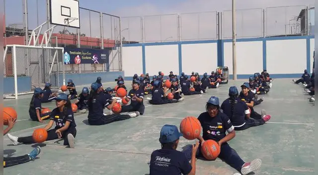 Fundación Telefónica llevó técnica de glorias del deporte peruano a niños de Tacna. Fundación Telefónica llevó técnica de glorias del deporte peruano a niños de Tacna.