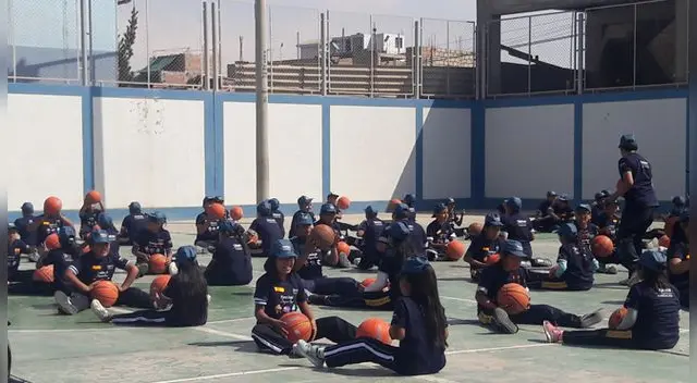 Fundación Telefónica llevó técnica de glorias del deporte peruano a niños de Tacna. Fundación Telefónica llevó técnica de glorias del deporte peruano a niños de Tacna.
