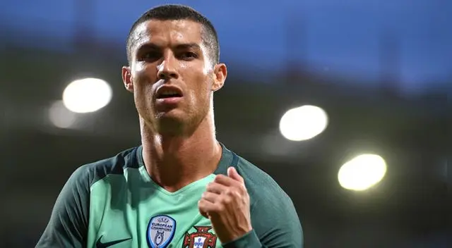 Cristiano Ronaldo durante el partido ante Letonia.