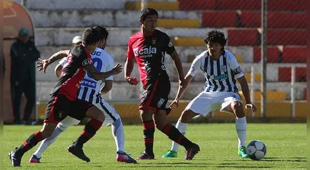 Hernán Hinostroza y Óscar Vílchez durante el Melgar-Alianza Lima. Hernán Hinostroza y Óscar Vílchez durante el Melgar-Alianza Lima.