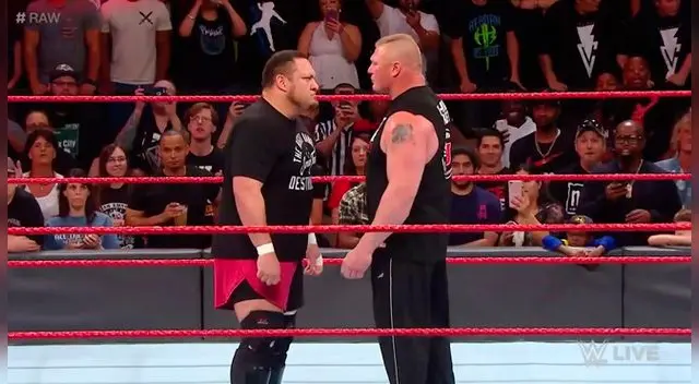 En WWE Raw, Brock Lesnar confrontó a Samoa Joe por el título Universal.