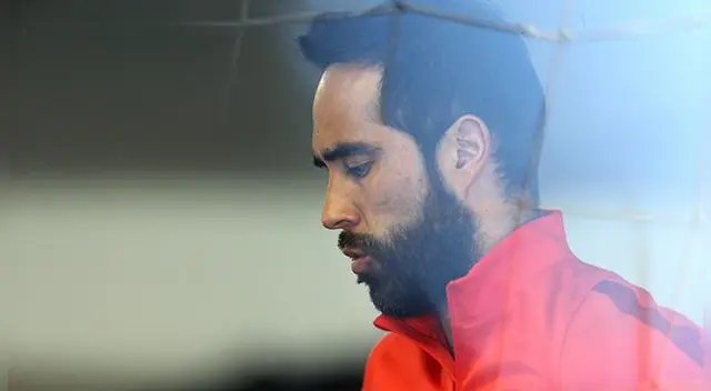 Claudio Bravo durante un entrenamiento de Chile antes de la Copa Confederaciones. Claudio Bravo durante un entrenamiento de Chile antes de la Copa Confederaciones.