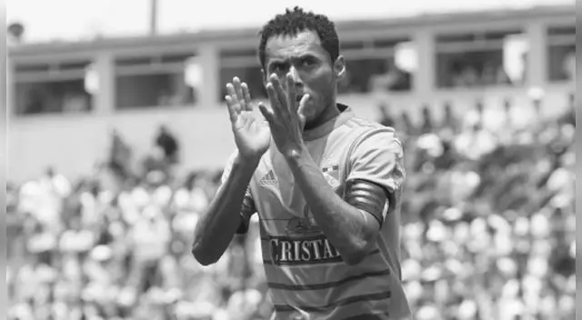 Sporting Cristal evalúa que Carlos Lobatón se retire a fin de año con camiseta celeste Sporting Cristal evalúa que Carlos Lobatón se retire a fin de año con camiseta celeste