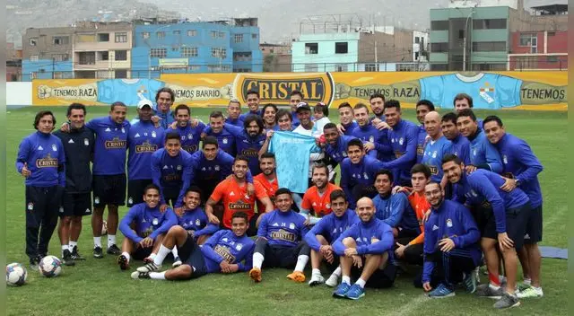 Sporting Cristal: así fue la emotiva despedida de Pedro Aquino antes de partir a México Sporting Cristal: así fue la emotiva despedida de Pedro Aquino antes de partir a México