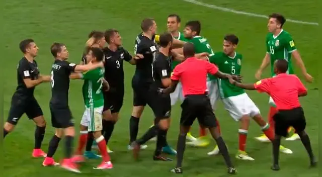 Batalla campal en el México vs. Nueva Zelanda, por la Copa Confederaciones 2017.