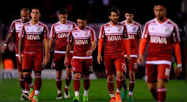 Maidana, Driussi, Martínez Quarta, Casco, Ponzio, Nacho Fernández y Pity Martínez, jugadores de River Plate.