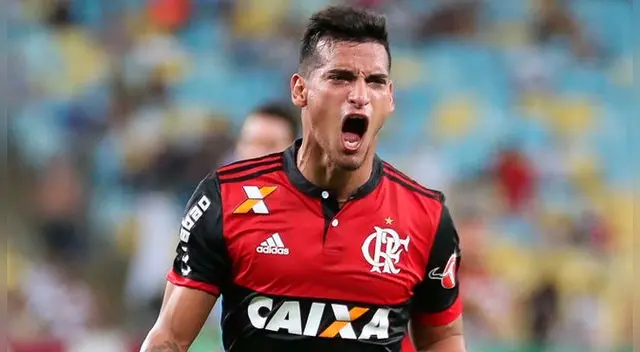 Miguel Trauco celebra su gol al Fluminense.