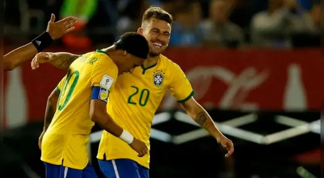 Lucas Lima celebra su gol a Argentina junto a Neymar. Lucas Lima celebra su gol a Argentina junto a Neymar.