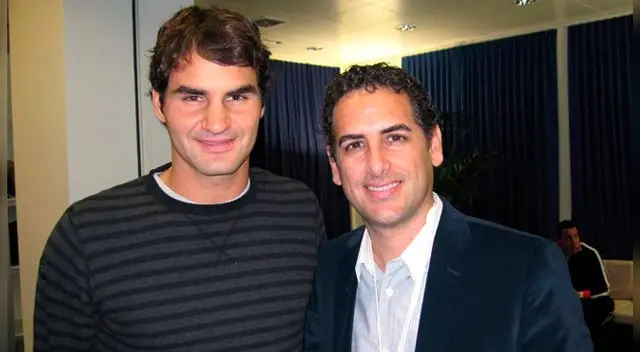 Juan Diego Flórez reveló que Roger Federer regaló su raqueta para los damnificados.