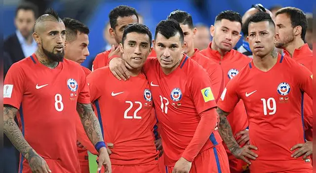 Jugadores de Chile se lamentan la final perdida en la Copa Confederaciones. Jugadores de Chile se lamentan la final perdida en la Copa Confederaciones.