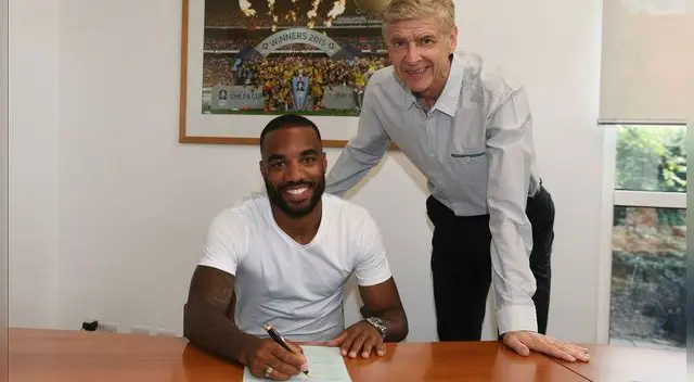 Arsenal pagó esta millonada para fichar a francés Alexandre Lacazette Arsenal pagó esta millonada para fichar a francés Alexandre Lacazette