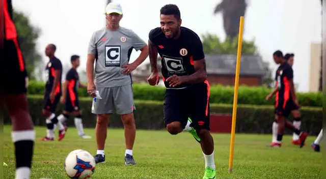 Alexi Gómez y Pedro Troglio en un entrenamiento de Universitario. 