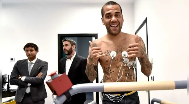 Dani Alves pasó los exámenes médicos y ahora podría enfrentar a la Juventus