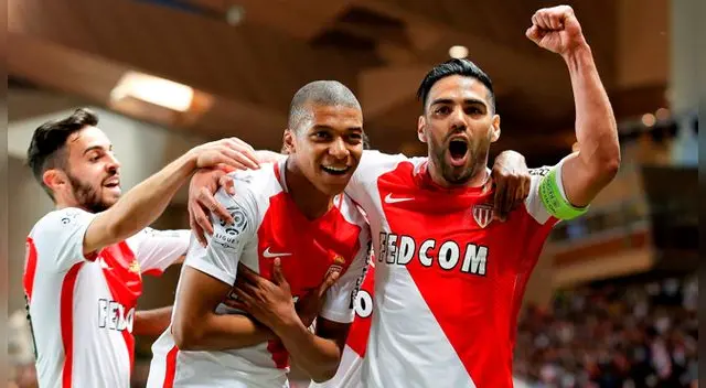Kylian Mbappé celebra un gol con Radamel Falcao. Kylian Mbappé celebra un gol con Radamel Falcao.