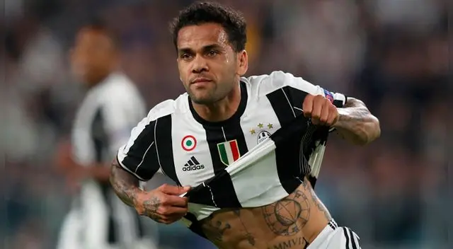 Dani Alves celebra un gol con la Juventus. Dani Alves celebra un gol con la Juventus.