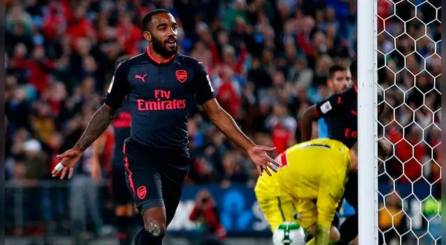 Alexandre Lacazette celebra su primer gol con el Arsenal.