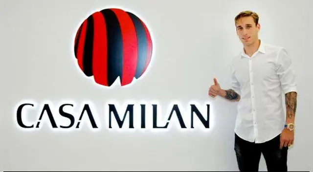 Lucas Biglia es el noveno refuerzo del AC Milan. Lucas Biglia es el noveno refuerzo del AC Milan.
