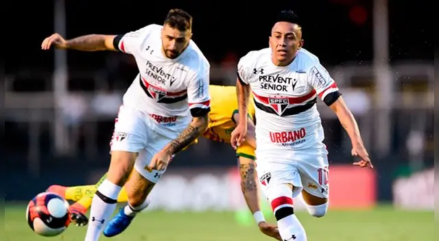 Christian Cueva durante un partido del Sao Paulo.