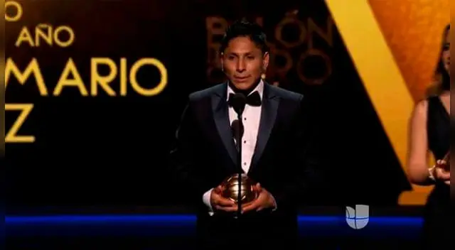 Raúl Ruidíaz y sus viertidos memes en Facebook por su coronación en el Balón de Oro de la Liga MX. Fuente: Facebook