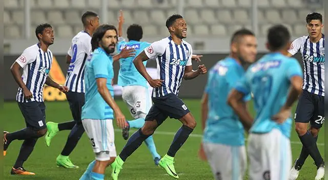 Lionard Pajoy celebra el gol del triunfo de Alianza Lima.