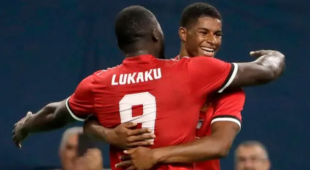 Lukaku y Rashford celebran el gol del segundo al City. Lukaku y Rashford celebran el gol del segundo al City.