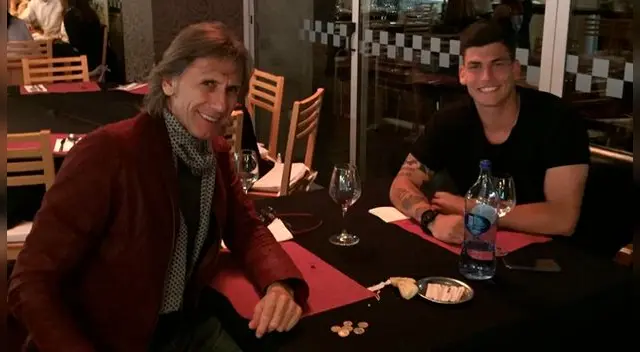 Ricardo Gareca conversa con Iván Bulos. Ricardo Gareca conversa con Iván Bulos.