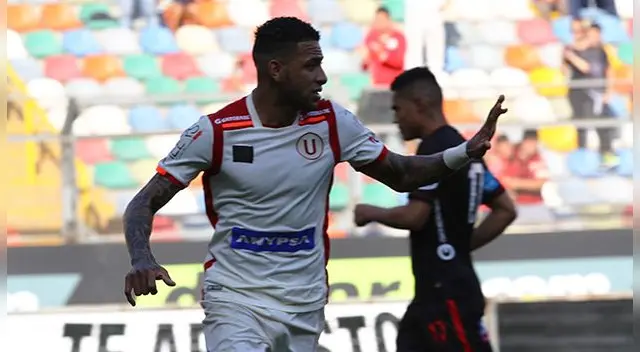 Alexi Gómez celebra su gol a Melgar.