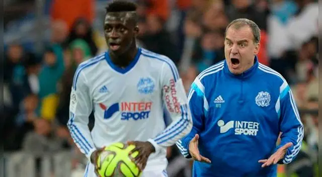 El día que Marcelo Bielsa le dio una charla motivadora al nuevo jugador del Manchester City, Benjamin Mendy. El día que Marcelo Bielsa le dio una charla motivadora al nuevo jugador del Manchester City, Benjamin Mendy.