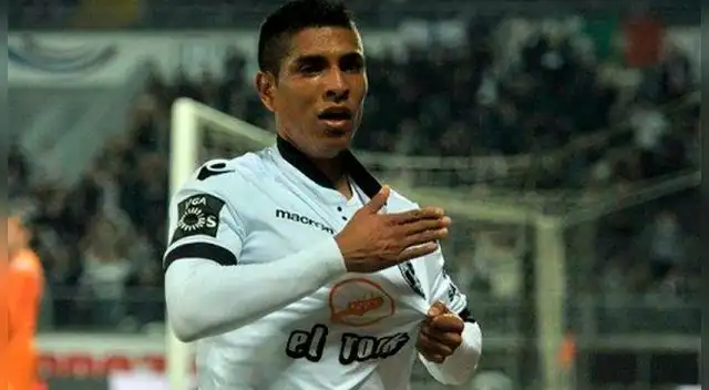 Paolo Hurtado metió un golazo contra Sporting de Lisboa.