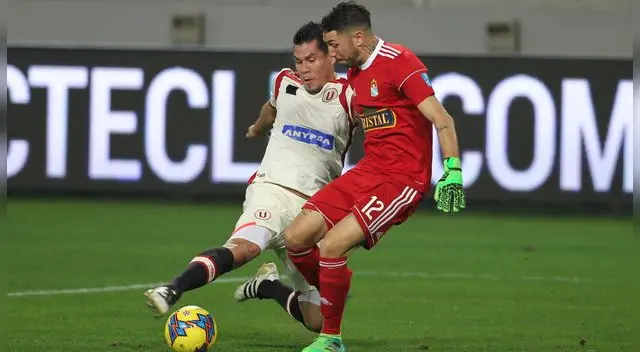 Mauricio Viana intentó imitar a Manuel Neuer y casi comete el blooper del año