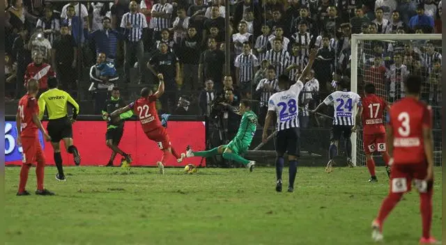 Leao Butrón sacó hasta cuatro pelotas de gol y confirmó que atraviesa por su mejor momento Leao Butrón sacó hasta cuatro pelotas de gol y confirmó que atraviesa por su mejor momento